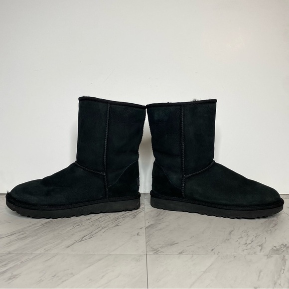 UGG Classic Short Black Winter Boot 9 - Picture 5 of 14